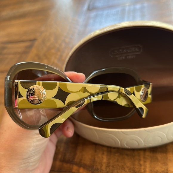 Coach sunglassss - Picture 2 of 5
